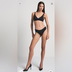 SKIMS Naked Plunge Bralette Size M NEW WITH TAGS ATTACHED/NEVER WORN Retail $44